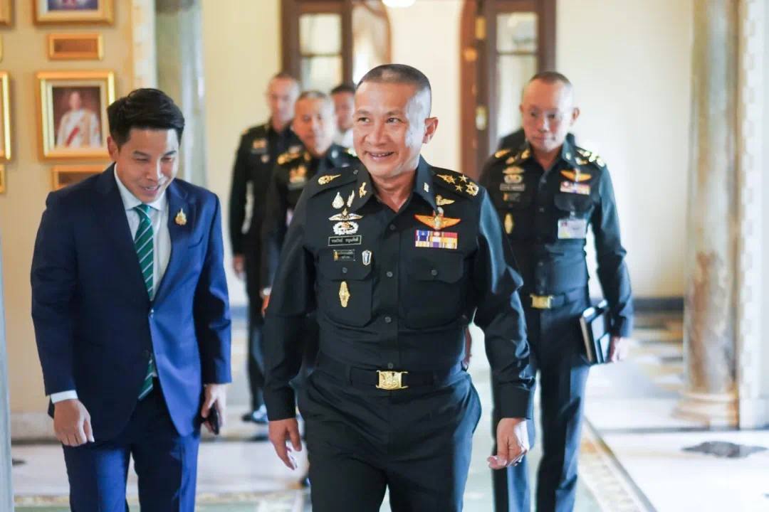 Thailand 'News': Pethongtan 'vows': Never give up! Fight against drugs, human trafficking and telecommunications fraud!