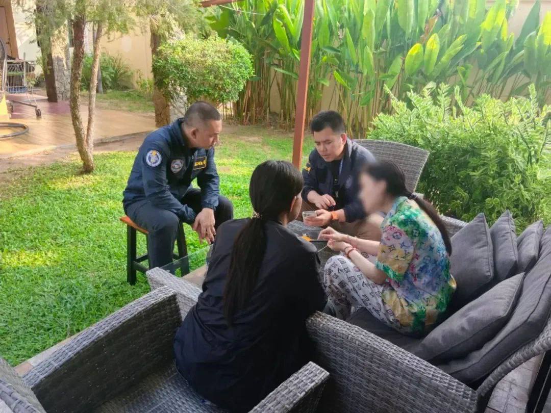  Luxury cars, cash, extreme extravagance! Playing " love scam " to defraud 130 million, the Chinese " female devil " was arrested in Thailand! 
